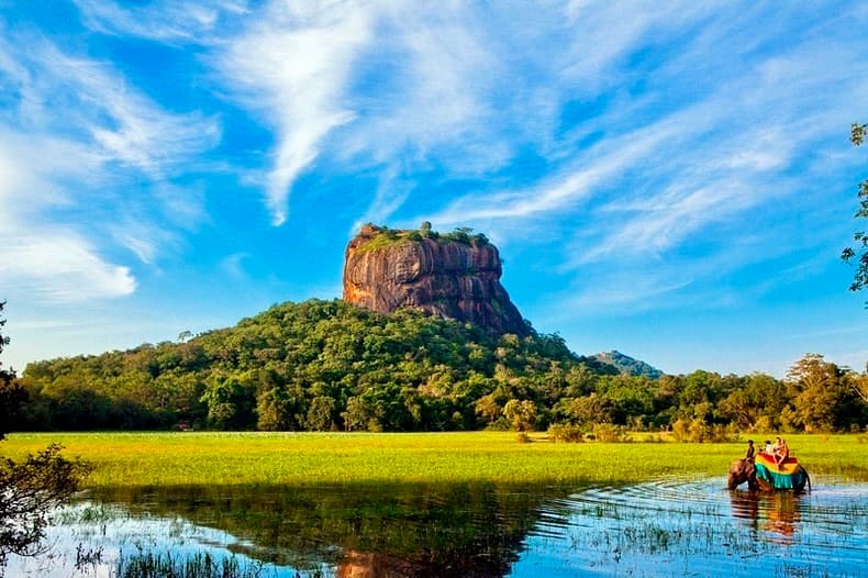 Private transfer from Colombo Airport (CMB) to Sigiriya